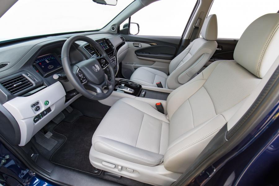 Интерьер Honda Pilot Elite 2018 года  (NA) (фото 35 из 40)